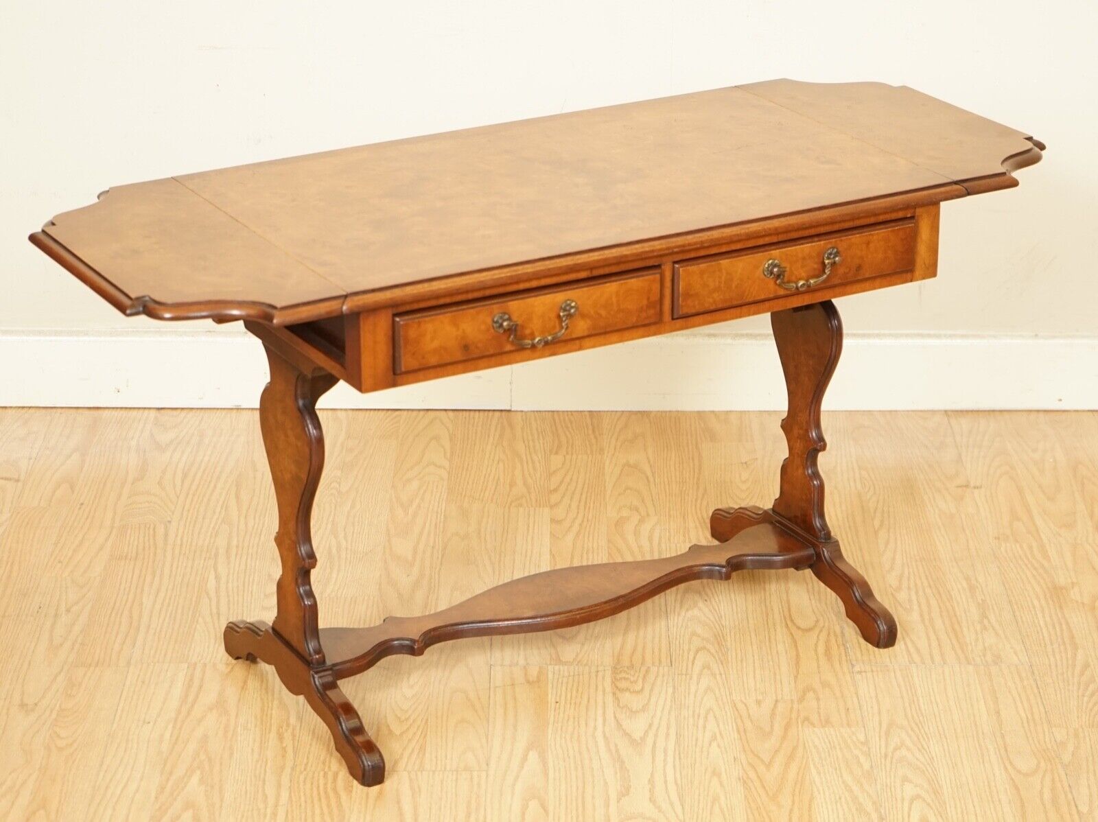 LOVELY BEVAN AND FUNNELL BURR WALNUT EXTENDING DROPLEAF SIDE END TABLE