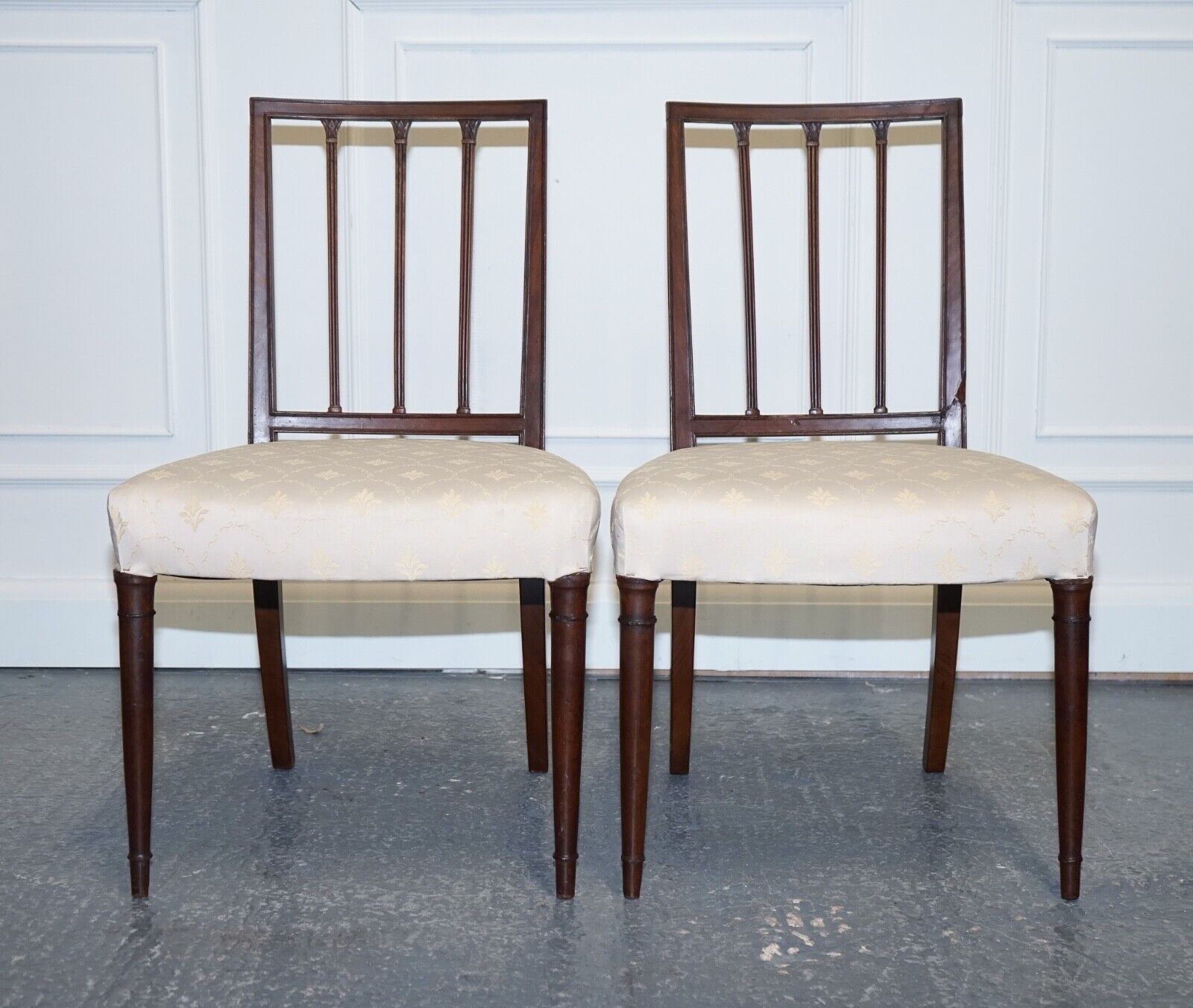VICTORIAN PAIR OF SIDE CHAIRS WITH CREAM FABRIC SEATS