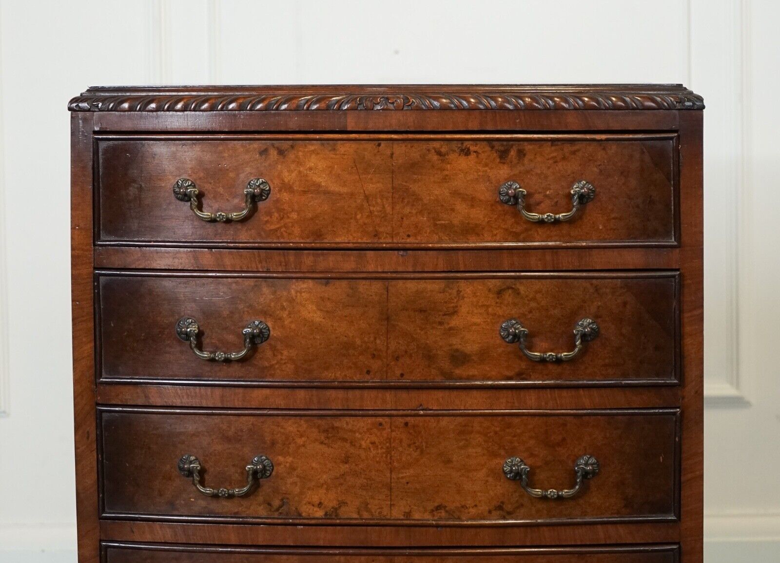 FIGURED VICTORIAN WALNUT BOW FRONTED CHEST OF DRAWERS RAISED ON QUEEN ANNE LEGS