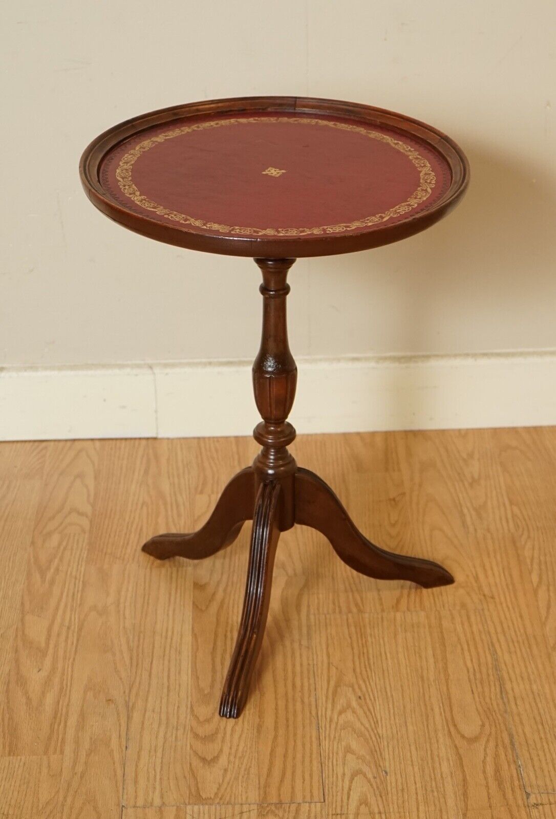 LOVELY VINTAGE SIDE END PLANT SIDE TABLE WITH RED LEATHER EMBOSSED TOP
