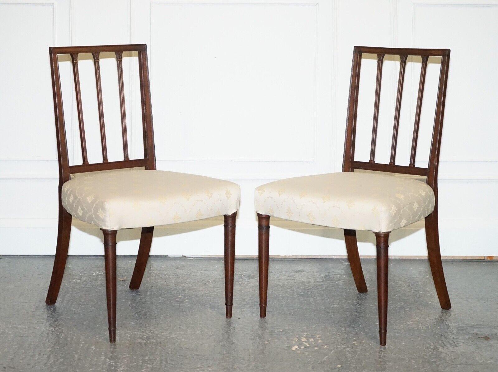 VICTORIAN PAIR OF SIDE CHAIRS WITH CREAM FABRIC SEATS