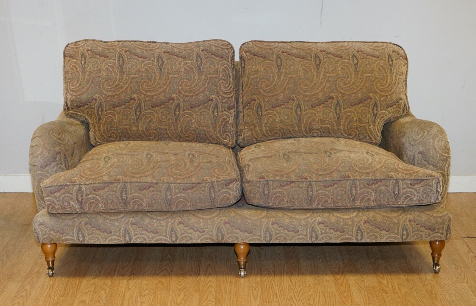 MULBERRY DESIGNER RARE MADE TO ORDER FEATHER FILLED HOWARD STYLE TWO SEATER SOFA