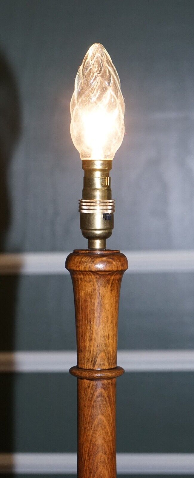 BEAUTIFUL ANTIQUE 1920s OAK WOODEN FLOOR LAMP