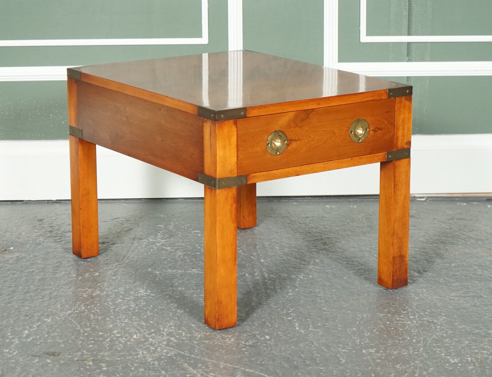 STUNNING VINTAGE MILITARY CAMPAIGN YEW WOOD BEDSIDE SIDE END LAMP TABLE