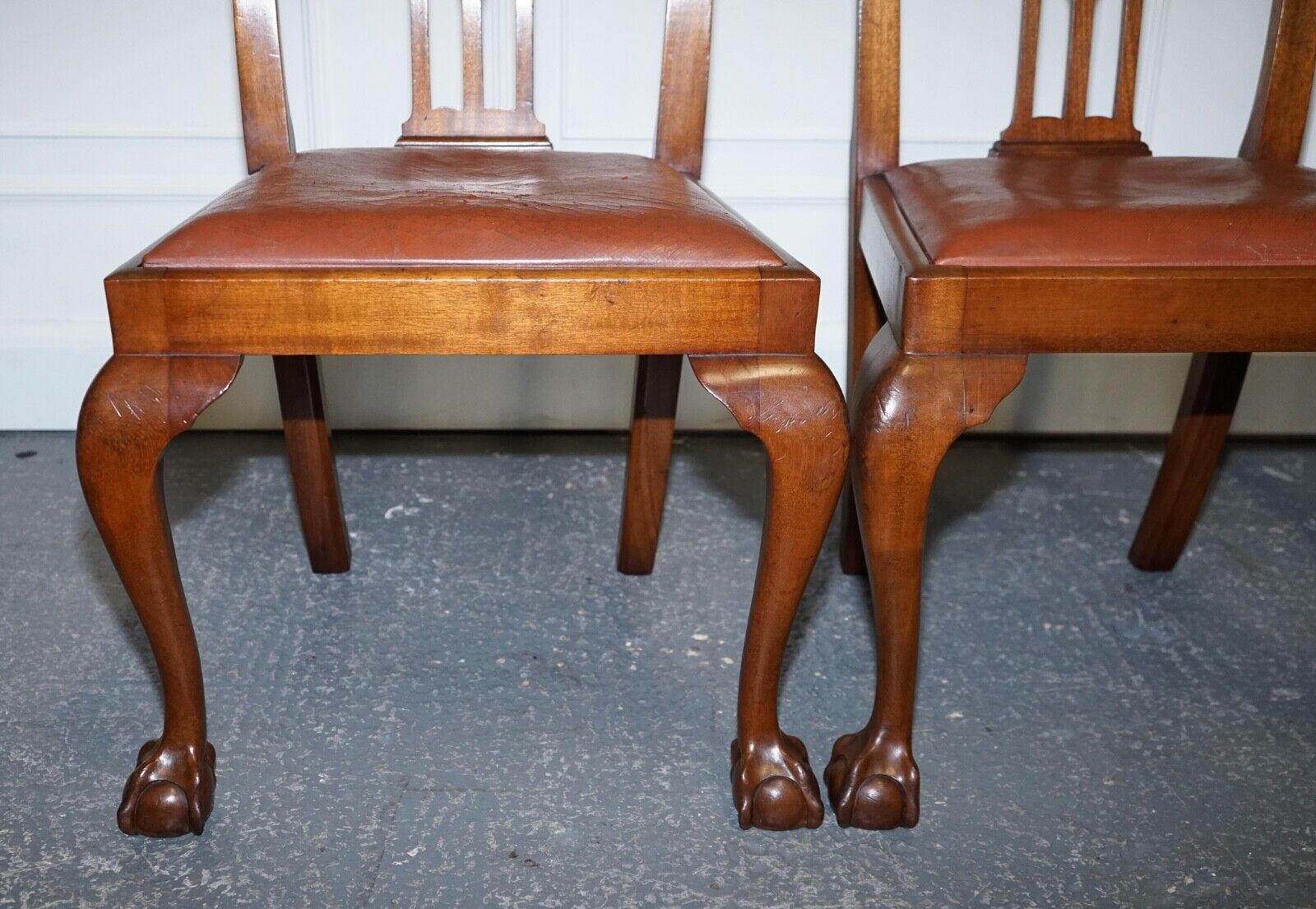 CHIPPENDALE STYLE 5 DINING CHAIRS WITH LEATHER SEATS PERFECT FOR ROUND TABLE