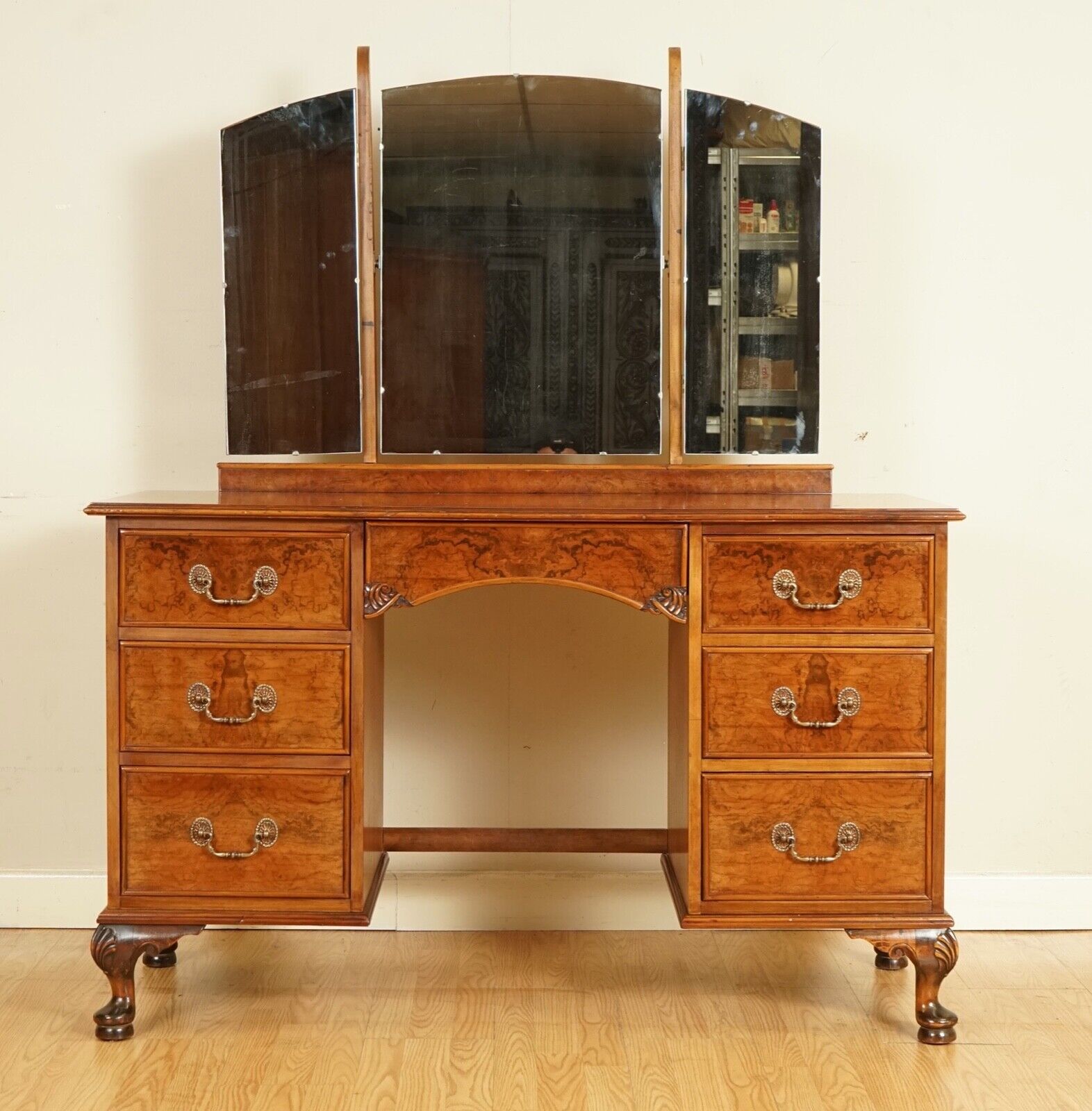 VINTAGE BURR WALNUT DRESSING TABLE WITH TRIFOLD MIRRORS PART OF SUITE