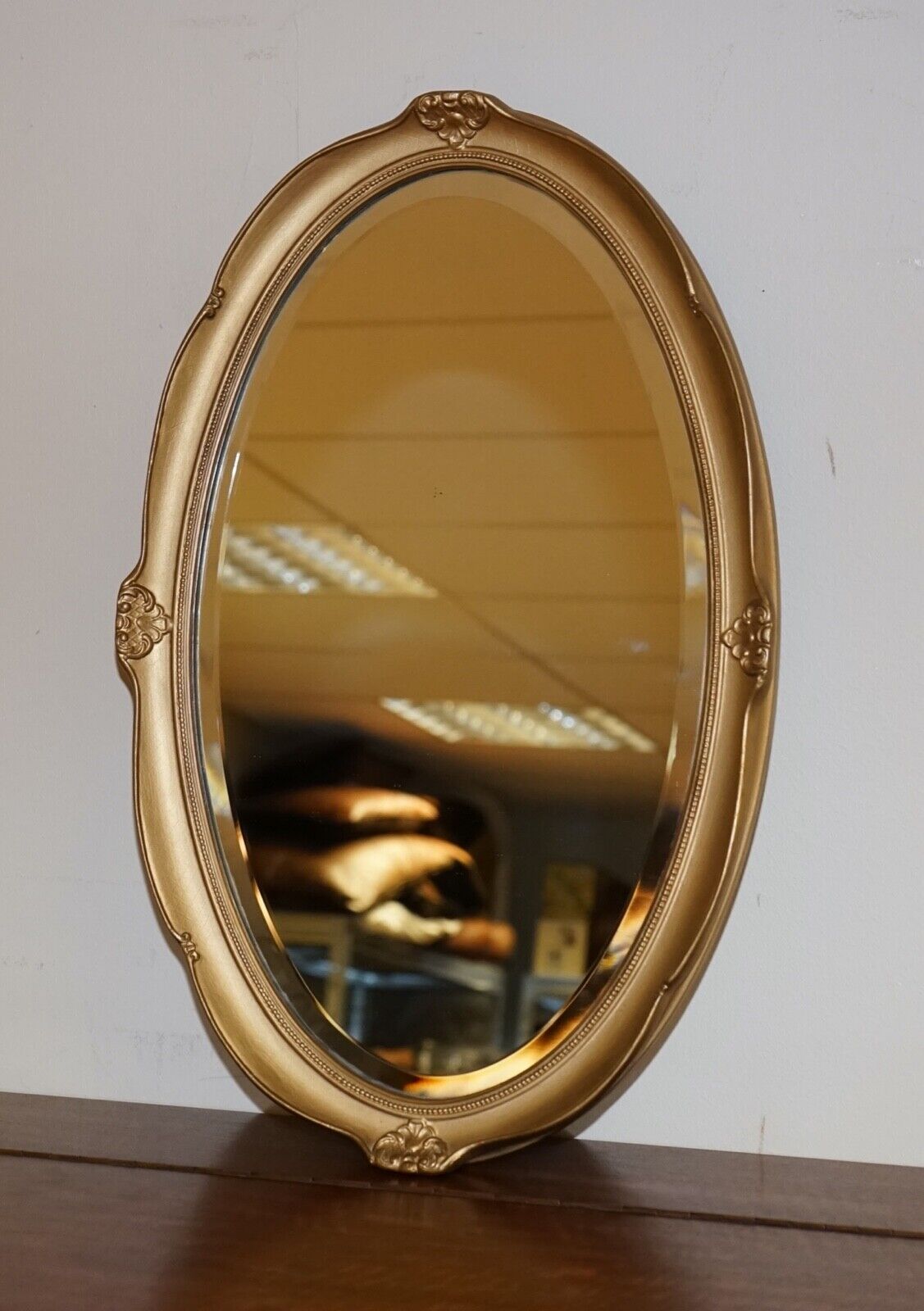 STUNNING VINTAGE GOLD ORNATE OVAL WALL MIRROR