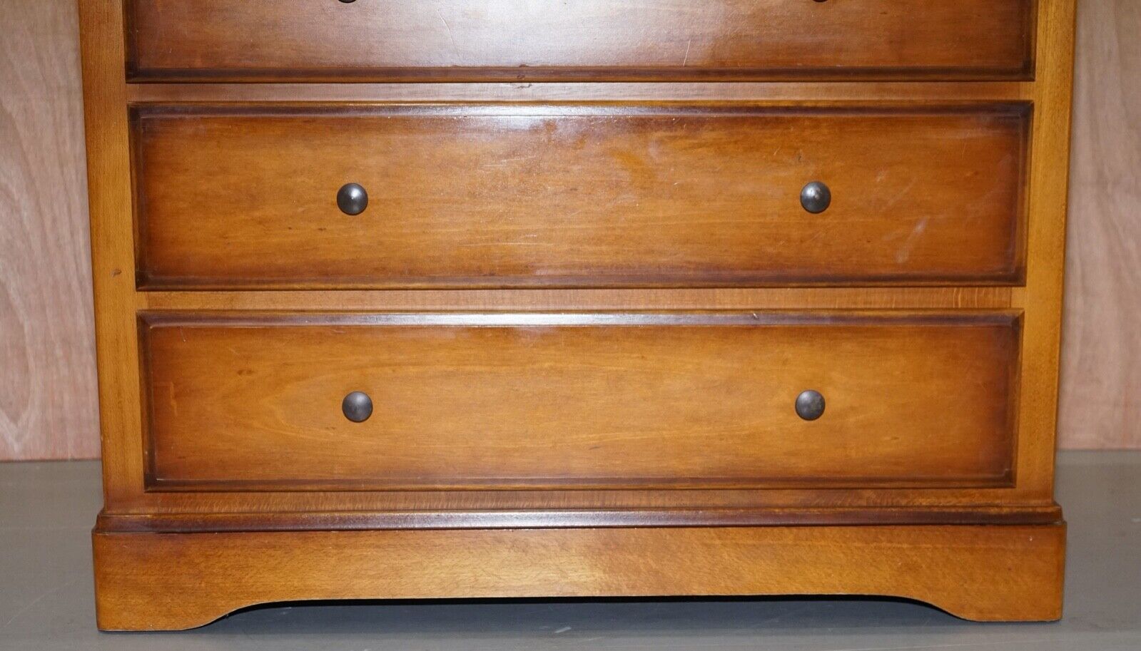 BEAUTIFUL WOODEN FRENCH STYLE CHEST OF DRAWERS