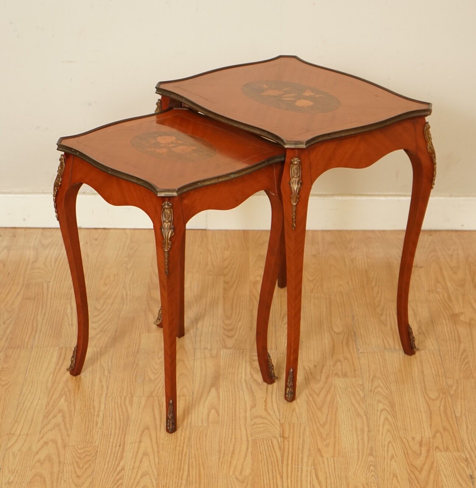 LOVELY VINTAGE FRENCH INLAID PARQUETRY SET OF 2 NESTING TABLES