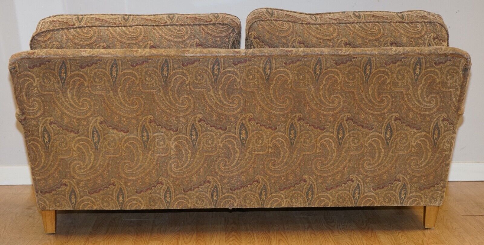 MULBERRY DESIGNER RARE MADE TO ORDER FEATHER FILLED HOWARD STYLE TWO SEATER SOFA