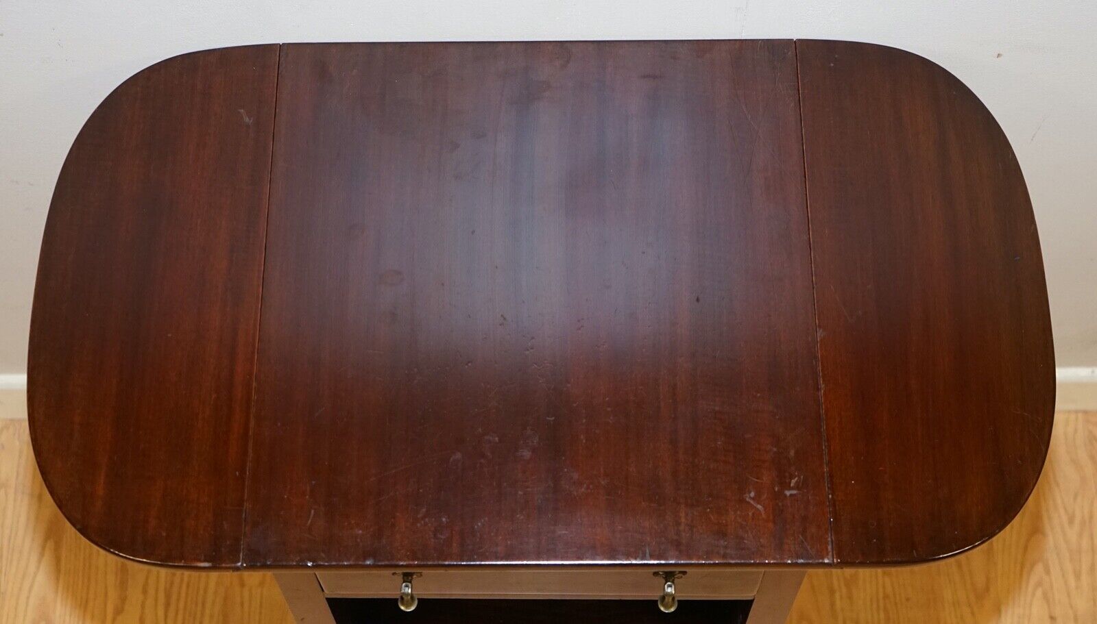 LOVELY VINTAGE MAHOGANY SIDE END HARDWOOD TABLE WITH DRAWER AND SHELFS