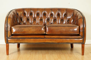 STUNNING FULLY RESTORED HAND DYED WHISKEY BROWN LEATHER TWO SEATER SOFA (2/2)