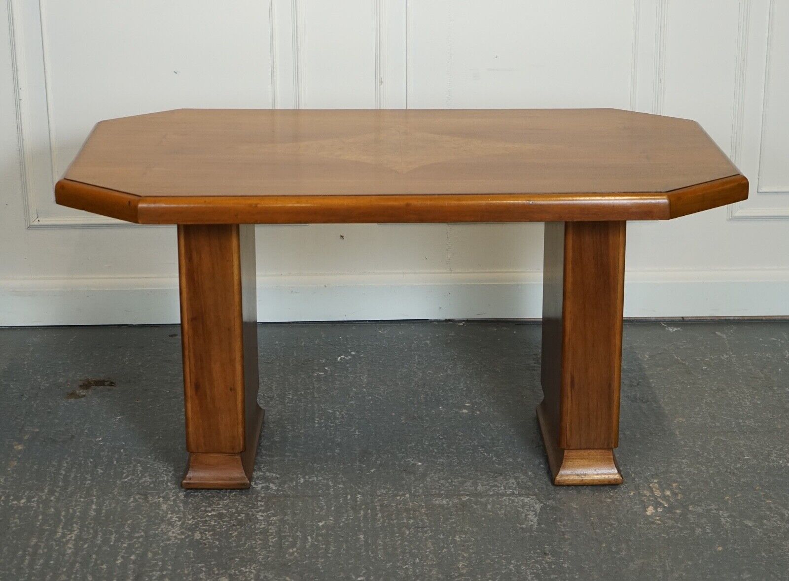 VINTAGE ART DECO WALNUT DINING TABLE 4 TO 6 PERSON J1