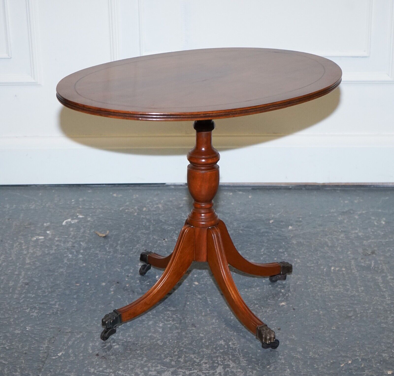 LOVELY VINTAGE OVAL BURR YEW WOOD SIDE TABLE ON TRIPOD LEGS