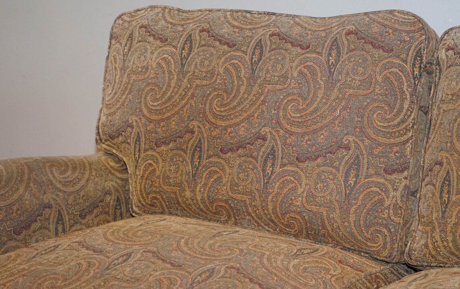 MULBERRY DESIGNER RARE MADE TO ORDER FEATHER FILLED HOWARD STYLE TWO SEATER SOFA