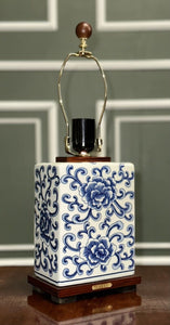 PAIR OF RALPH LAUREN BLUE & WHITE PORCELAIN TABLE LAMPS STUNNING CHINESE DESIGN
