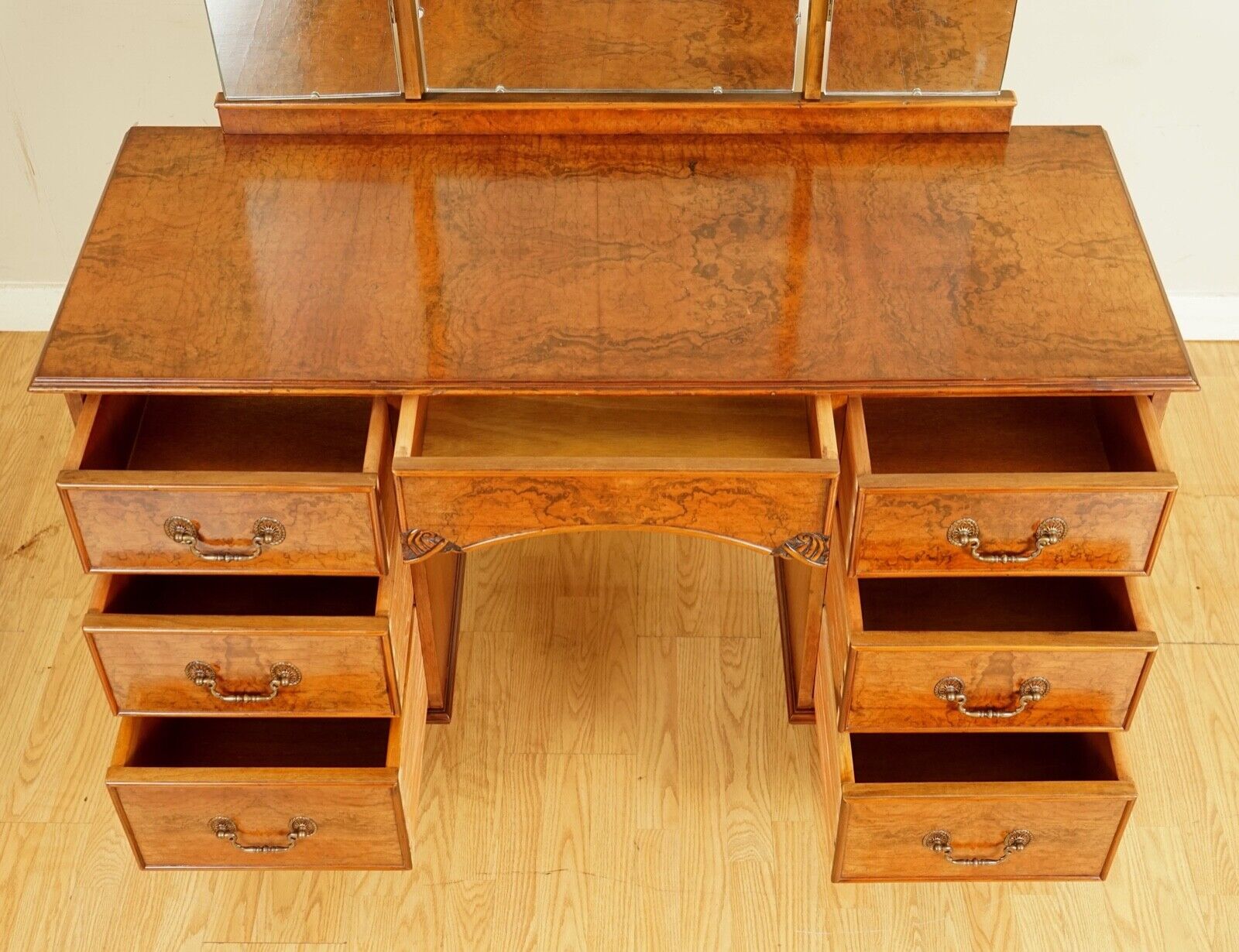 VINTAGE BURR WALNUT DRESSING TABLE WITH TRIFOLD MIRRORS PART OF SUITE