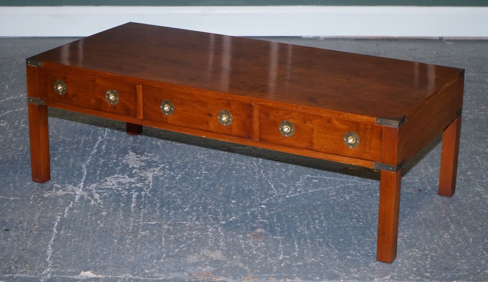 RESTORED BURR YEW & ELM BRASS MILITARY CAMPAIGN 3 DRAWER COFFEE TABLE