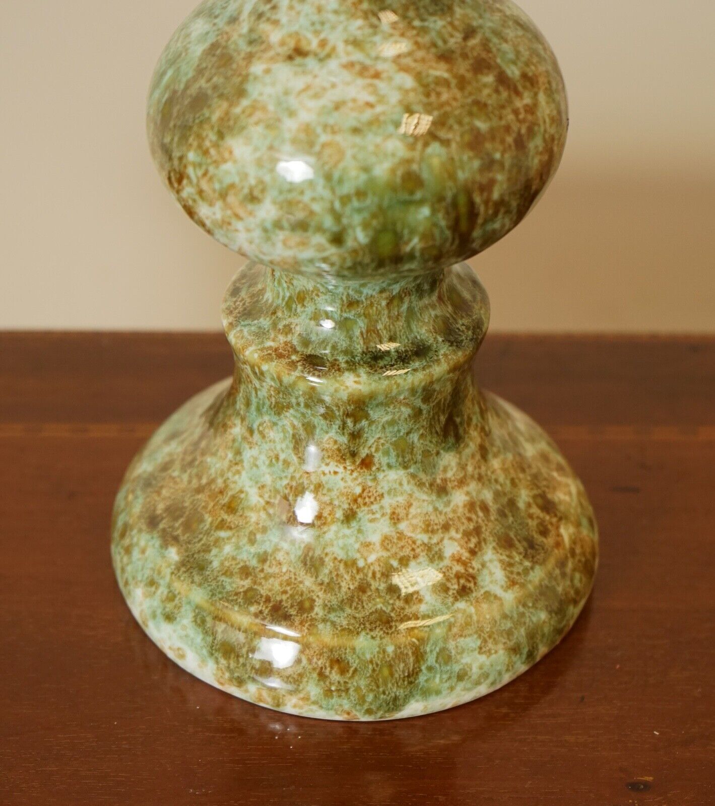 VINTAGE SINGLE GREEN CERAMIC TABLE LAMP