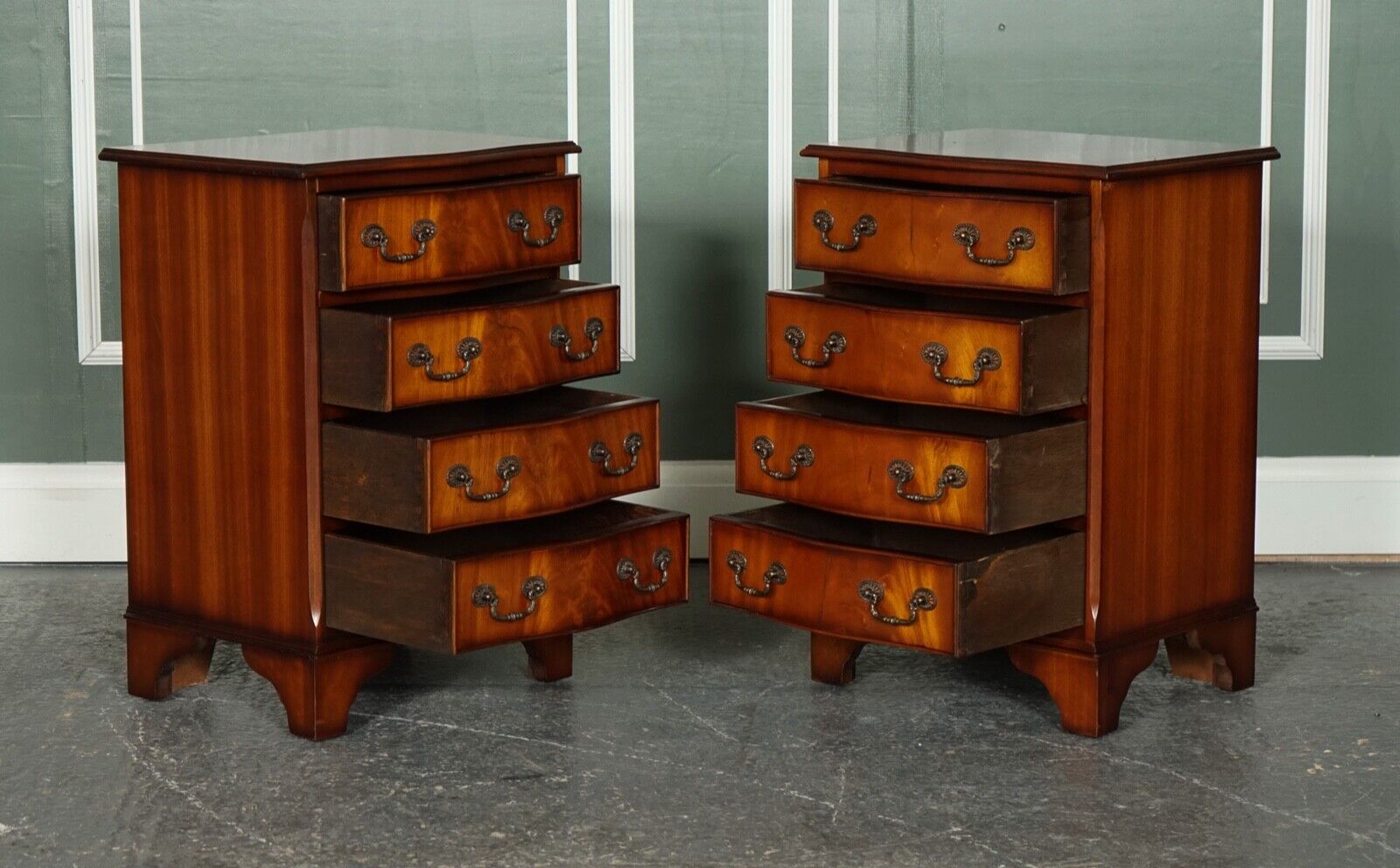 PAIR OF GEORGIAN STYLE NIGHTSTANDS BEDSIDE END SIDE TABLES