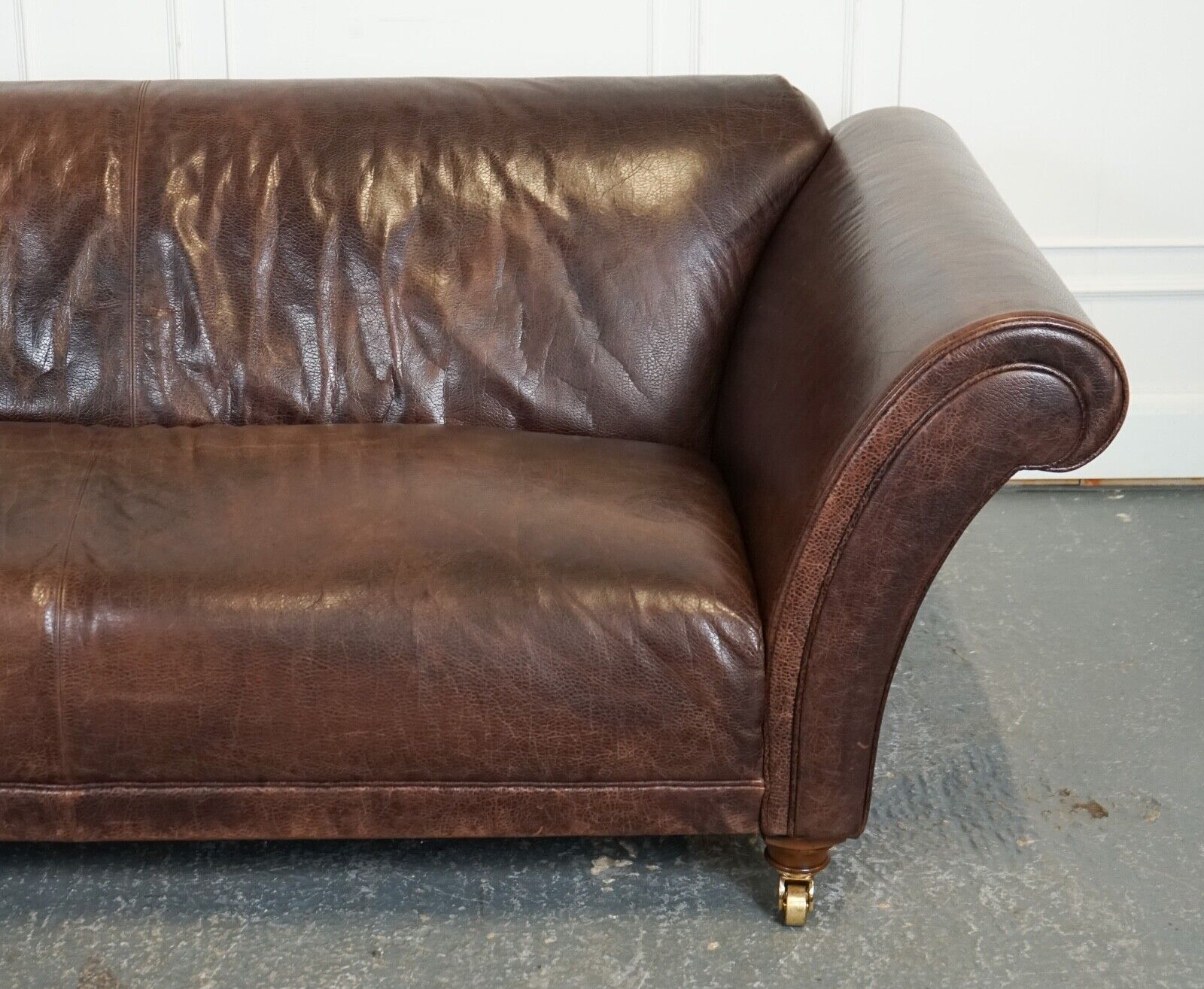 STUNNING FISHPOOLS HERITAGE BROWN LEATHER 2 TO 3 SEATER SOFA