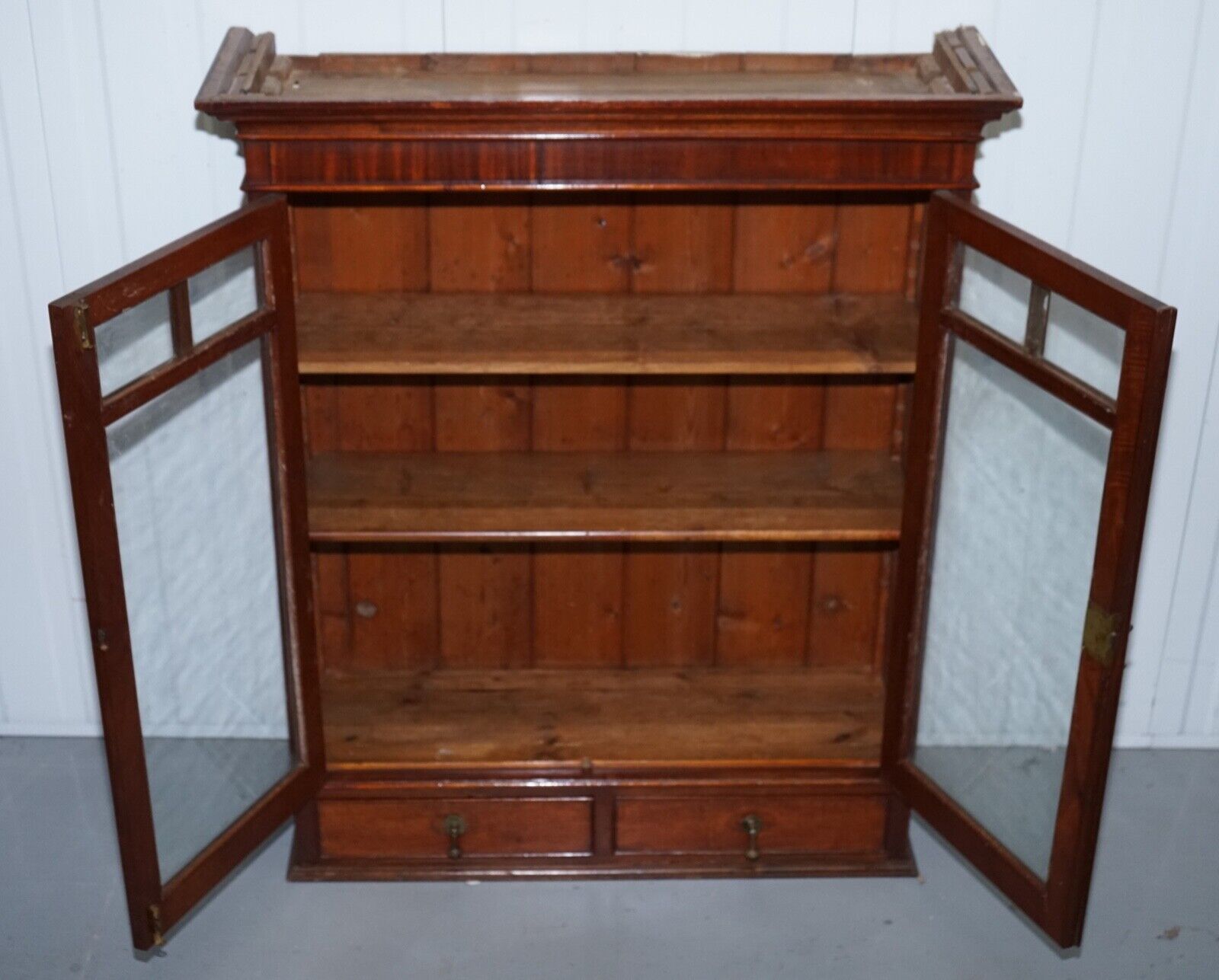 MAHOGANY LITTLE WALL BOOKCASE/CABINET WITH GLAZED DOORS