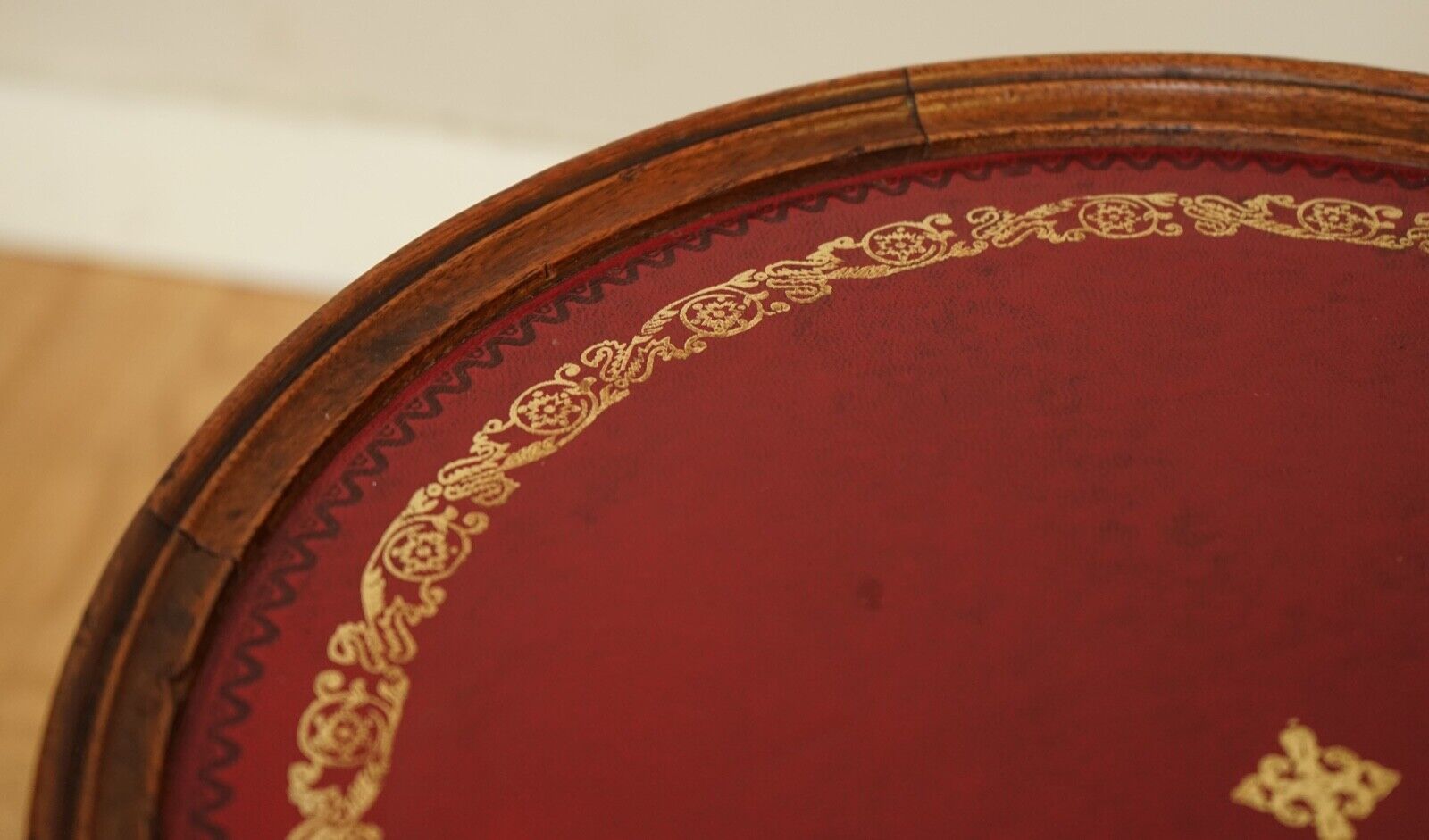 LOVELY VINTAGE SIDE END PLANT SIDE TABLE WITH RED LEATHER EMBOSSED TOP