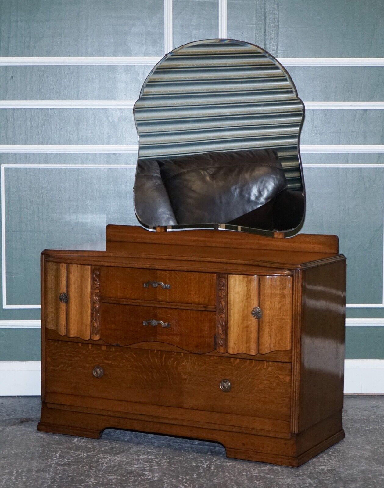LOVELY VINTAGE ART DECO HAND CARVED OAK DRESSING TABLE WITH MIRROR