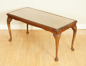 STUNNING VINTAGE BROWN LEATHER TOP COFFE TABLE WITH QUEEN ANNE LEGS