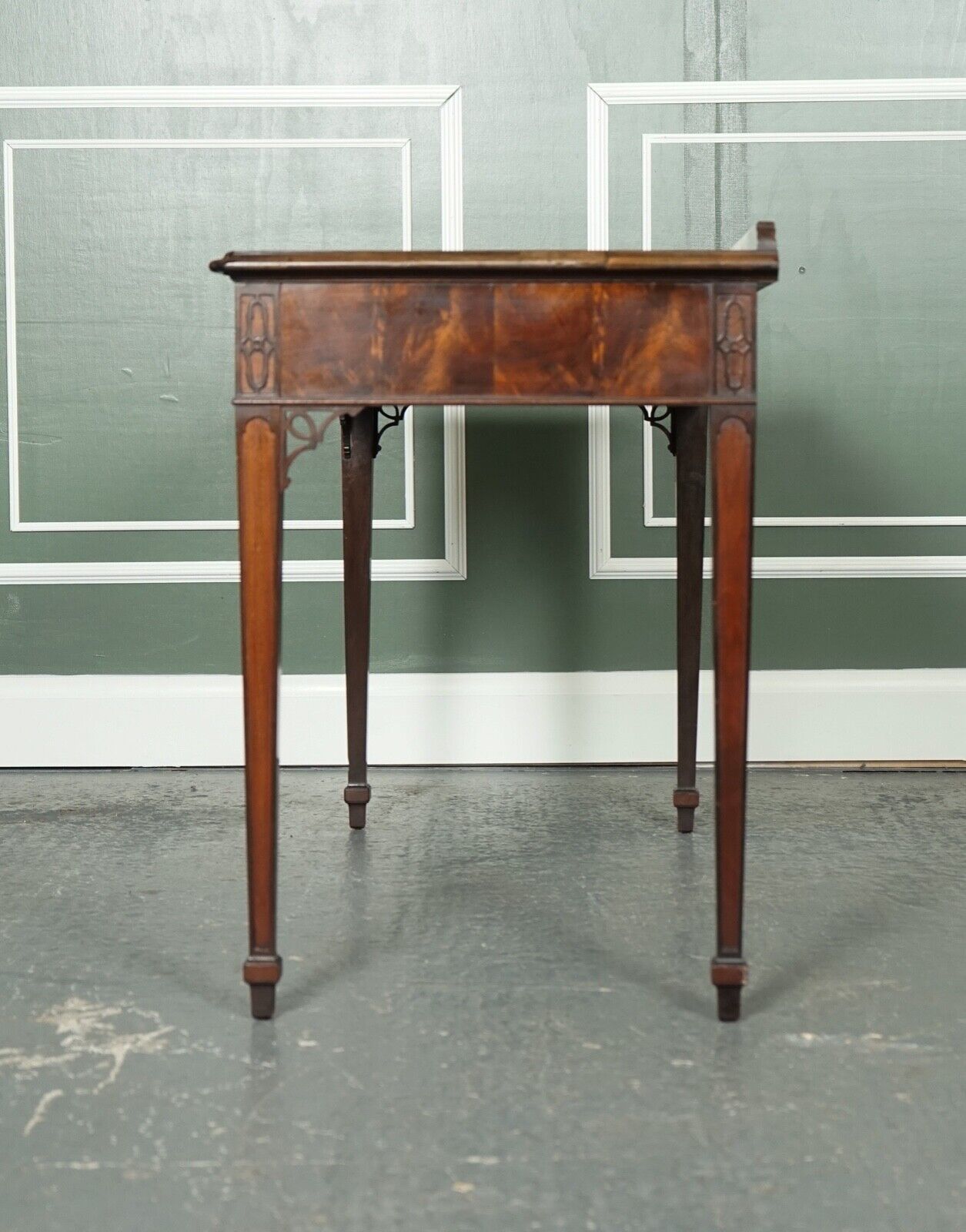 STUNNING CHIPPENDALE STYLE MAHOGANY CONSOLE HALLWAY TABLE WITH ORIGINAL HANDLES