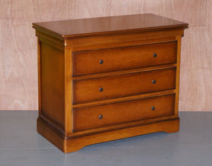 BEAUTIFUL WOODEN FRENCH STYLE CHEST OF DRAWERS
